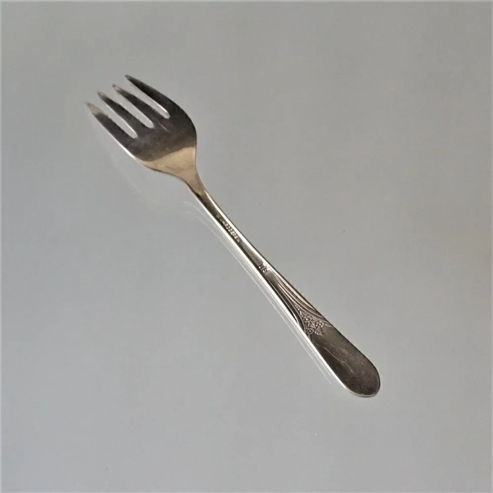 Wm Rogers IS Devonshire Aka Mary Lou 1938 Pattern Salad Fork Vintage Silverplate